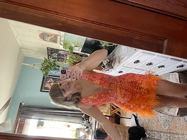 is hellymoon legit reddit for prom dresses I'd like to share a situation that recently occurred, with fair warning. We  all fell in love with a dress from the website called Hellymoon. The price  of the dress was $400